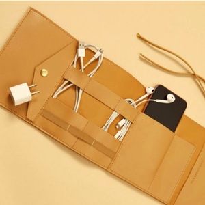 New in Box GLASS LADDER & CO. Katherine Tech Organizer Roll